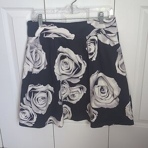 NWT White House Black Market Black Gray Floral Pleated Lined Skirt